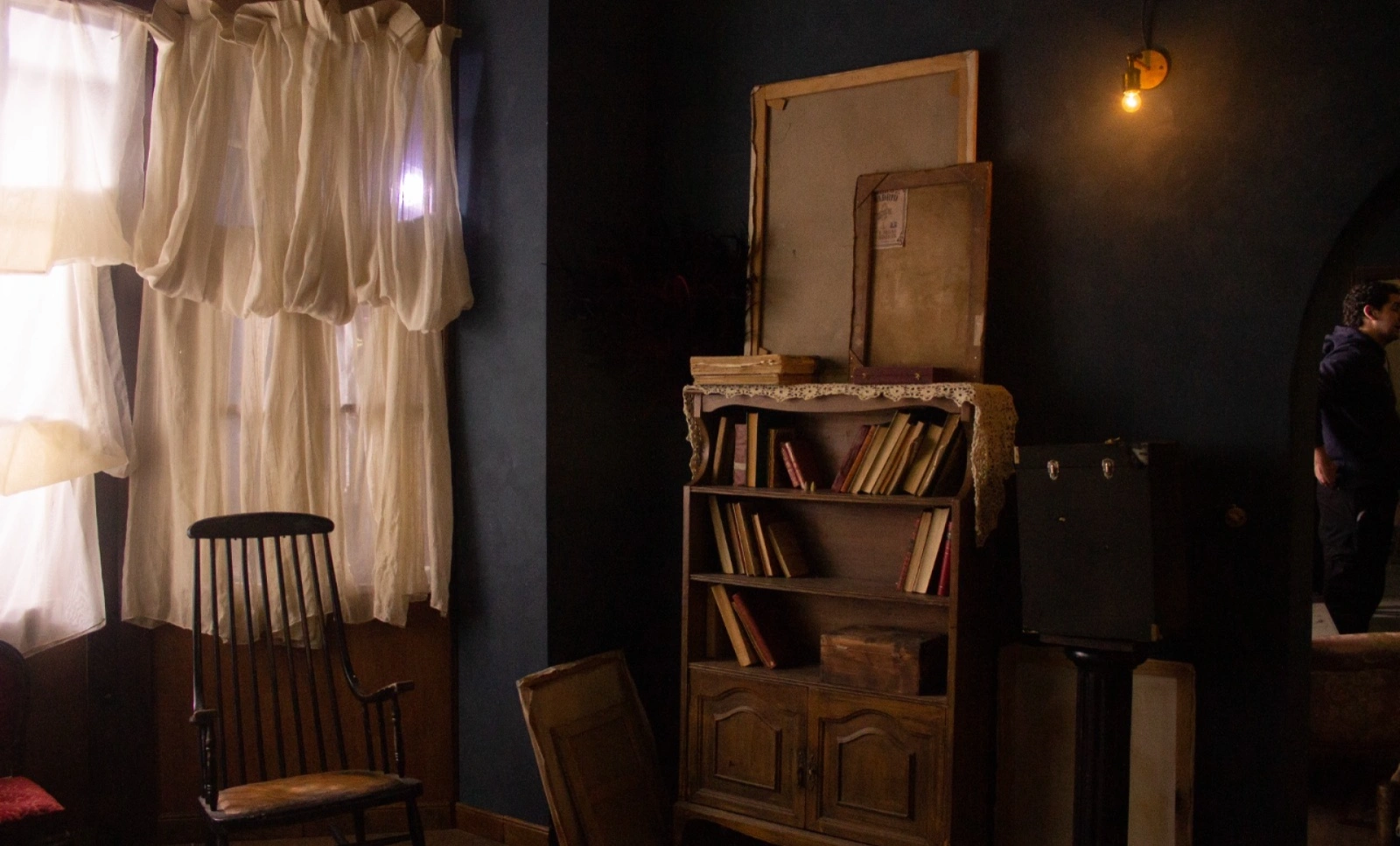 El fósforo en los ojos — decorado 2